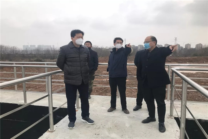 集团董事长谢荣华前往项目现场安排部署疫情预防工作