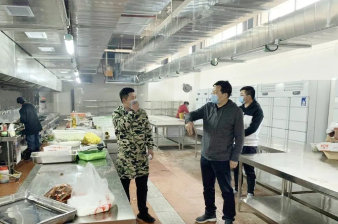 集团党委书记、董事长谢荣华深入中小企业园现场检查