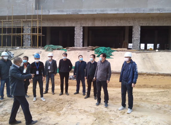 集团党委书记、董事长谢荣华深入鸿博科技园一期调研指导