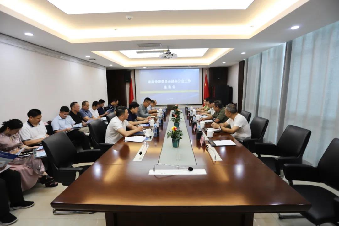 南昌仲裁委员会经开分会主任胡觉荣一行到集团调研