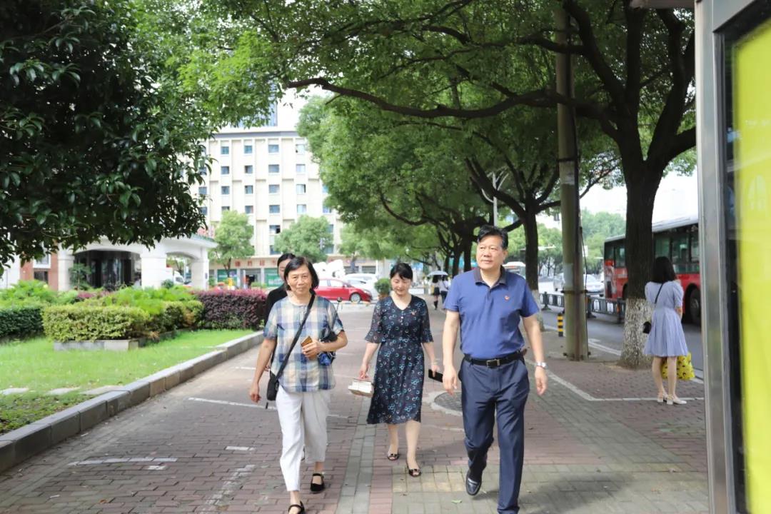 集团党委开展“七一”前夕走访慰问活动