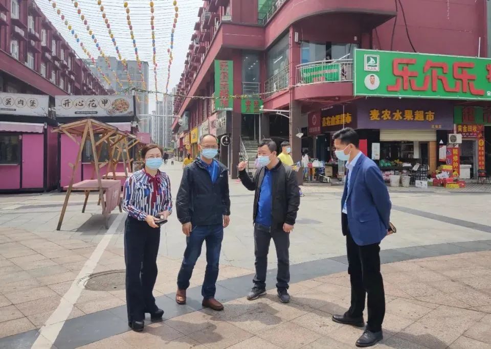 钟序辉察看枫林产业公司物业服务项目点工作情况