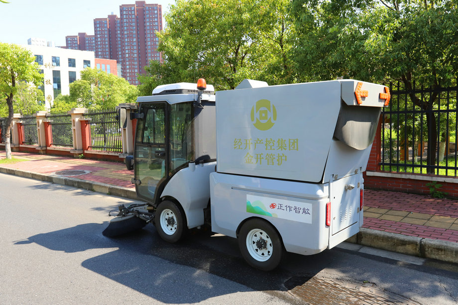 新能源机扫车助力城市绿色环卫