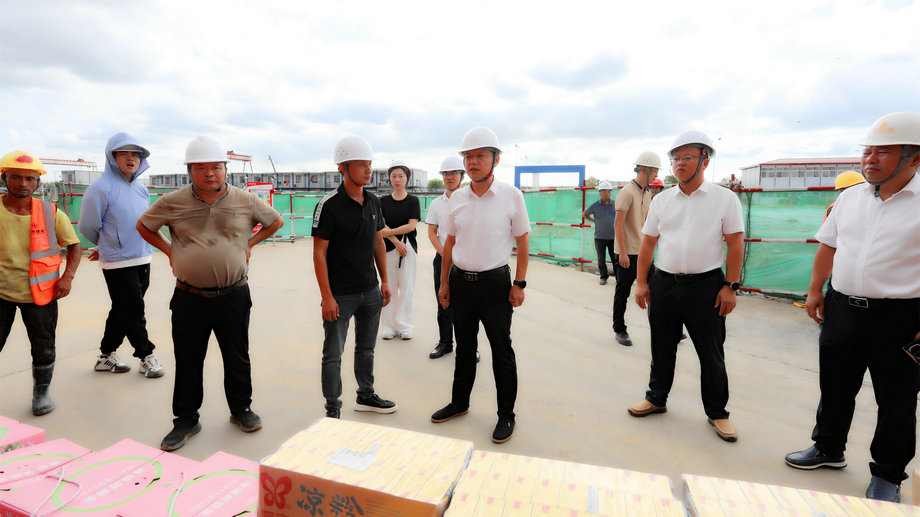 集团党委开展“情系一线、致敬坚守者”夏日送清凉慰问活